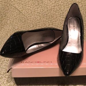 Bandolino snake skin patern